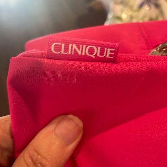 4 Large Totes and 1 very large make up Round case - Picture 7 of 16